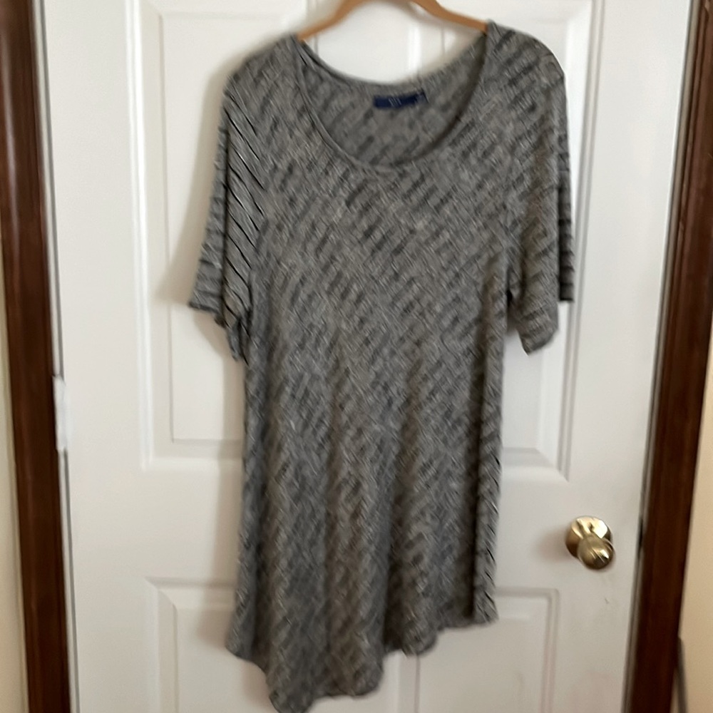 Tunic top,  X-large. Apt.9. Black, Grey, White.  Machine wash cold, tumble dry.